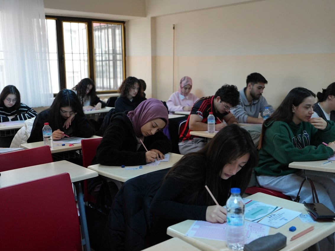 DENİZLİ BÜYÜKŞEHİR BELEDİYESİ ATALAR SOSYAL ETKİNLİK MERKEZİ’NDE ÜCRETSİZ EĞİTİM ALAN 104...