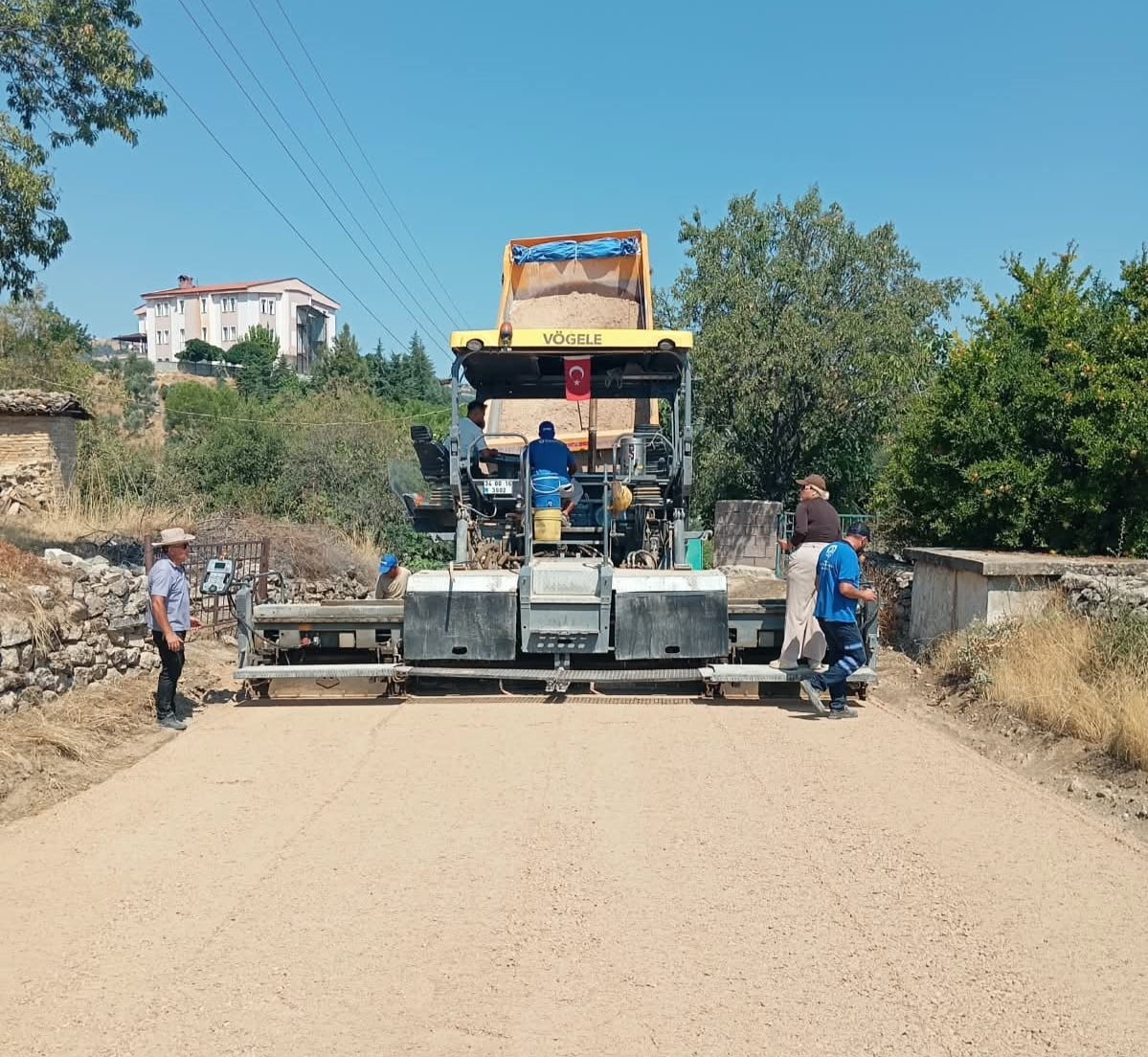 DENİZLİ BÜYÜKŞEHİR BELEDİYESİ, BULDAN GÖLBAŞI MAHALLESİ KARADERE MEVKİİNDEKİ YOLU SICAK ASFALTLA...