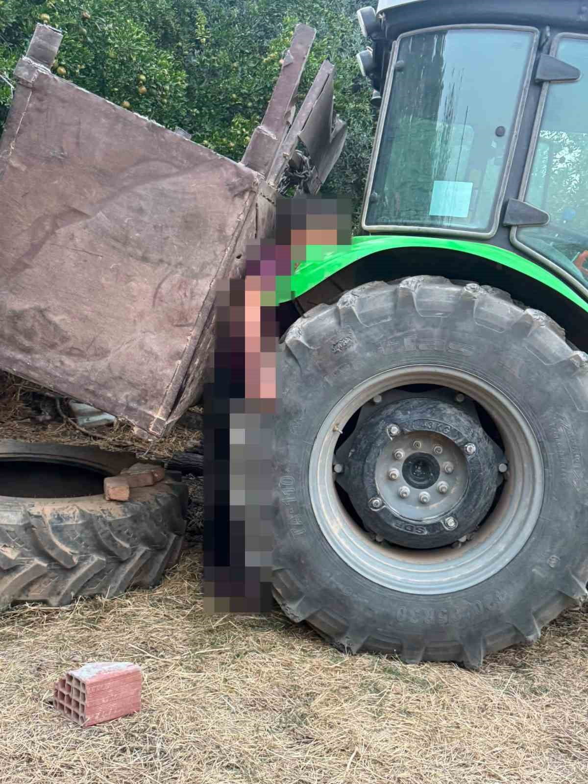 DENİZLİ’NİN BULDAN İLÇESİNE YANGIN BÖLGESİNDE KESİM YAPAN ORMAN İŞÇİSİ, TRAKTÖR İLE RÖMORKUN...