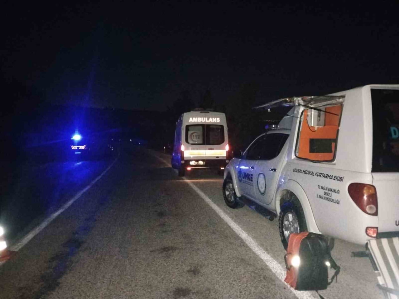 DENİZLİ’NİN ÇAL İLÇESİNDE YOLA ÇIKAN YABANİ HAYVANA ÇARPAN HAFİF TİCARİ ARAÇ, KONTROLDEN ÇIKARAK...