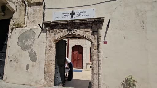 Depremde hasar gören 154 yıllık tarihi kilisede ayinle restorasyon çalışmalarına başlandı