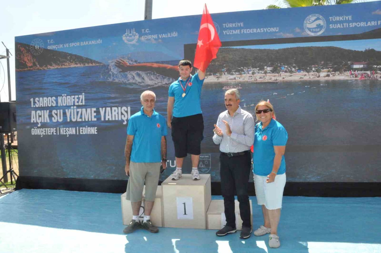 DERECEYE GİREN SPORCULARA MADALYA VE ÖDÜLLERİ TAKDİM EDİLDİ.
