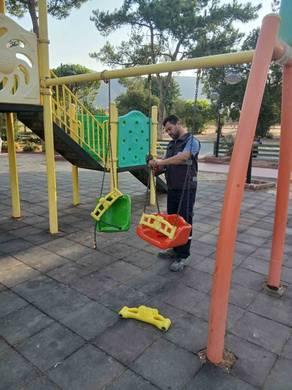 DİDİM BELEDİYESİ, KENT GENELİNDEKİ PARKLARDA BAKIM VE ONARIM ÇALIŞMALARINI SÜRDÜRÜYOR.