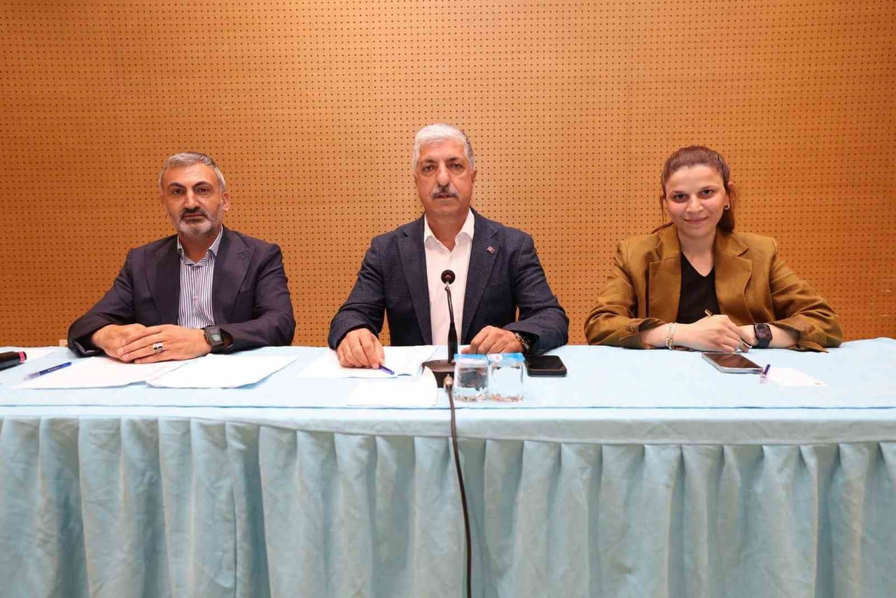 DİLOVASI AĞUSTOS AYI OLAĞAN BELEDİYE MECLİS TOPLANTISI'NDA İLÇEDE DEVAM EDEN YATIRIMLAR VE...