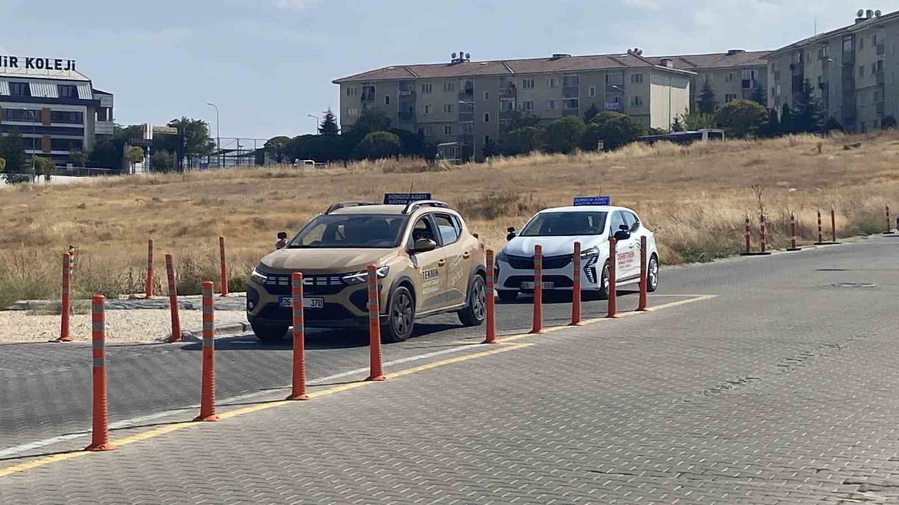 DİREKSİYON SINAVLARINDA 'SERBEST GÜZERGÂH' UYGULAMASININ KAZALARI AZALTMASI BEKLENİYOR