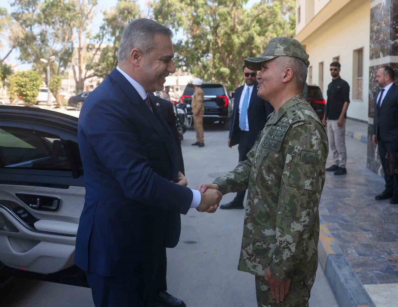 DIŞİŞLERİ BAKANI HAKAN FİDAN, TRABLUS’TA TÜRK SİLAHLI KUVVETLERİ LİBYA GÖREV GRUP KOMUTANLIĞI’NI...