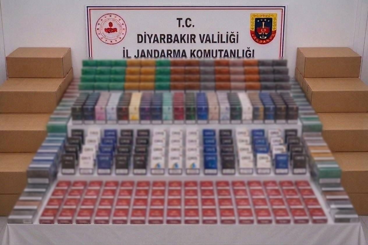 DİYARBAKIR'DA JANDARMANIN YAPTIĞI OPERASYONLARDA ÇOK SAYIDA GÜMRÜK KAÇAĞI ÜRÜN ELE...