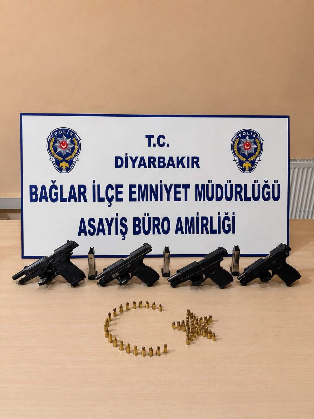 DİYARBAKIR'IN BAĞLAR İLÇESİNDE "SİLAHLI KAVGA" İHBARINA BAKAN POLİS EKİPLERİ, HEM KAÇAN ŞAHISLARI...