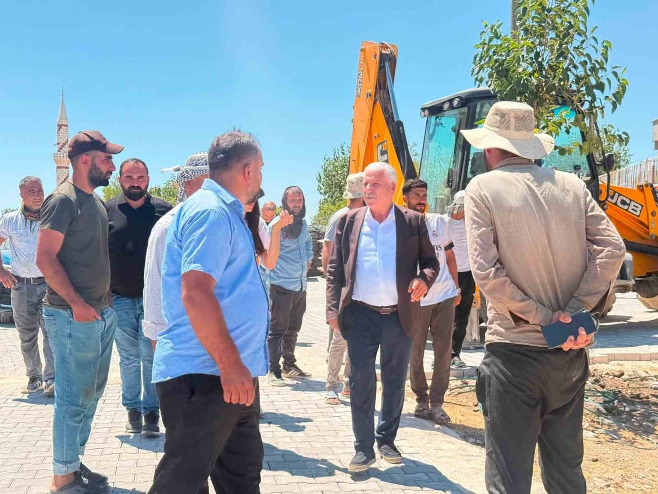 DİYARBAKIR'IN ÇERMİK İLÇE BELEDİYESİ TARAFINDAN YOLU OLMAYAN KÖY KALMAYACAK PROJESİ KAPSAMINDA...