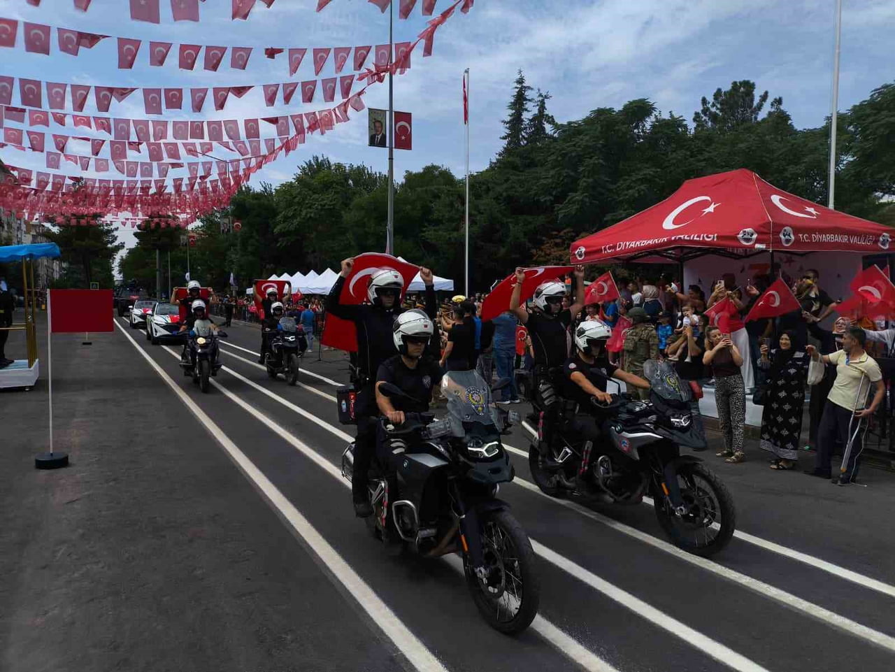 DİYARBAKIR’DA, 30 AĞUSTOS ZAFER BAYRAMI DÜZENLENEN ETKİNLİKLERLE KUTLANDI.