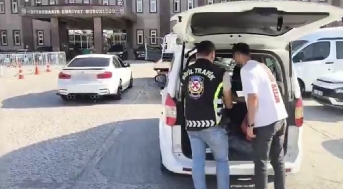 DİYARBAKIR’DA TRAFİĞİ TEHLİKEYE SOKAN SÜRÜLERE CEZAİ İŞLEMLER UYGULANDI