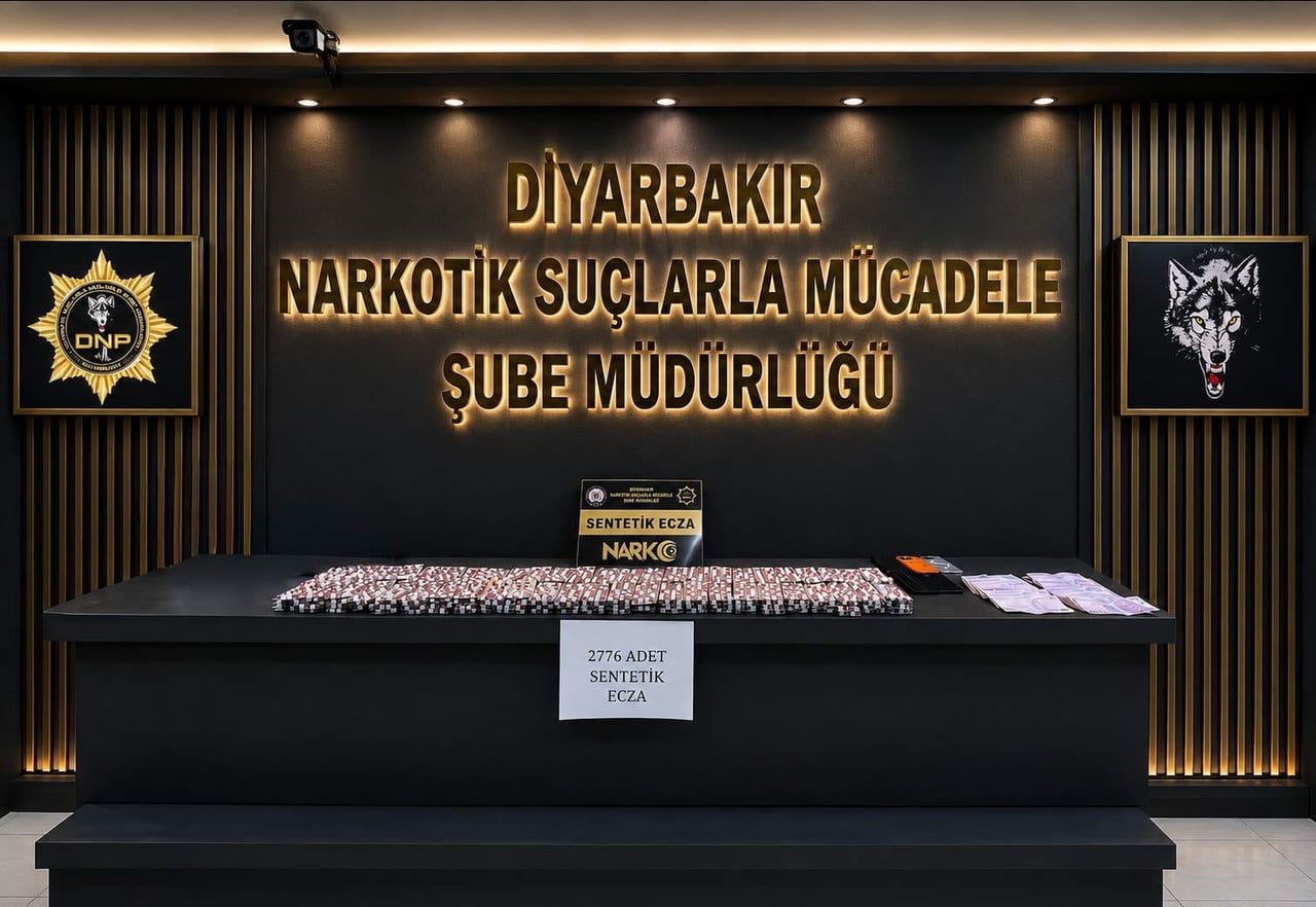 DİYARBAKIR’IN BAĞLAR İLÇESİNDE 2 BİN 776 ADET SENTETİK ECZA MADDESİ ELE GEÇİRİLİRKEN 1 KİŞİ...