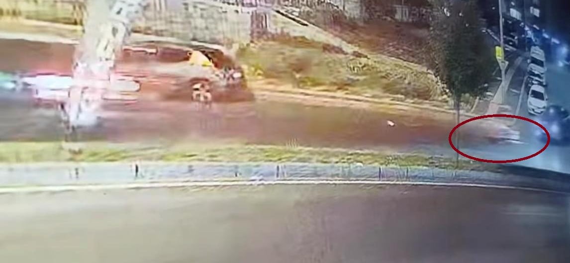 DİYARBAKIR’IN MERKEZ KAYAPINAR İLÇESİNDE TERS YÖNDE İLERLEYEN MOTOSİKLETİN OTOMOBİL İLE ÇARPIŞMASI...