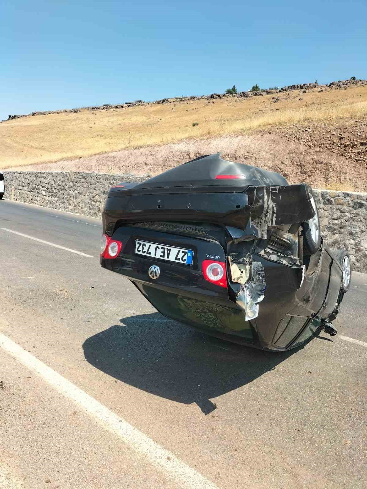 DİYARBAKIR- MARDİN KARA YOLUNDA MEYDANA GELEN İKİ AYRI TRAFİK KAZASINDA 3 KİŞİ YARALANDI.