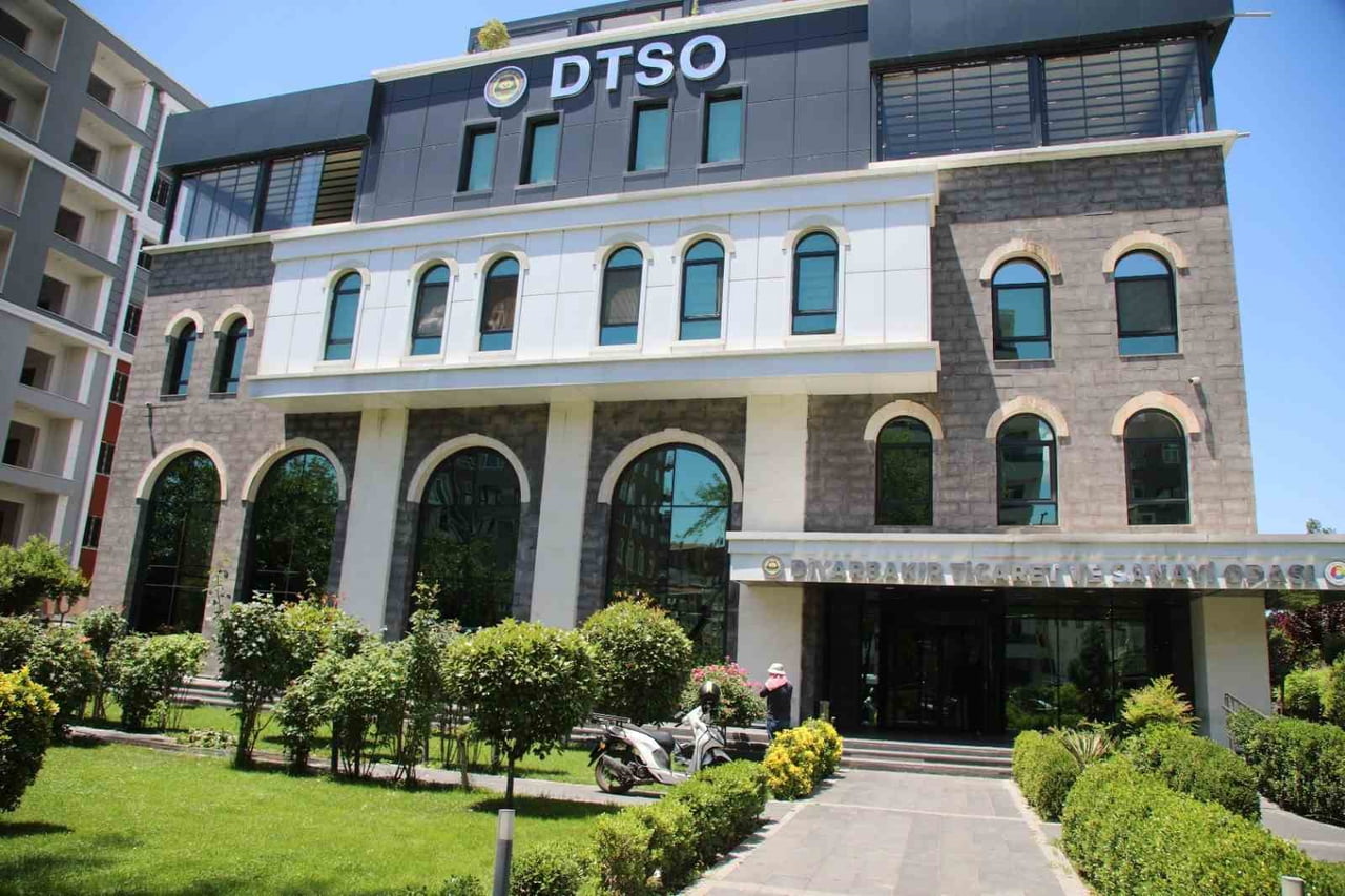 DİYARBAKIR TİCARET VE SANAYİ ODASI (DTSO) MECLİSİ, TÜRKİYE’NİN YAKLAŞIK YARIM ASIRLIK ÇATIŞMALI...