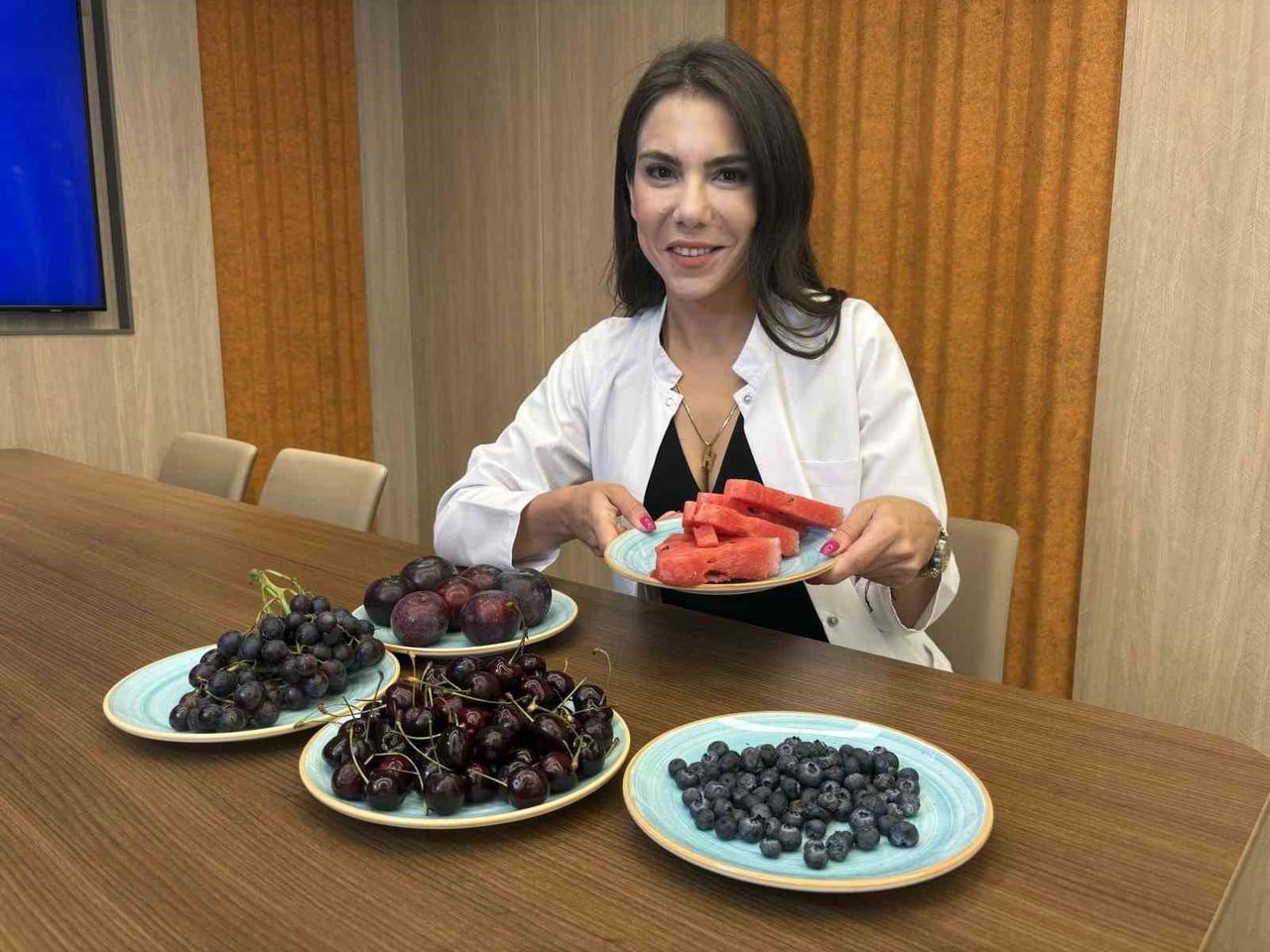 DİYETİSYEN HANDE SELİN OK, KIRMIZI MEYVELERİN DÜZENLİ TÜKETİMİNİN KANSERDEN KORUNMAYA KATKI...