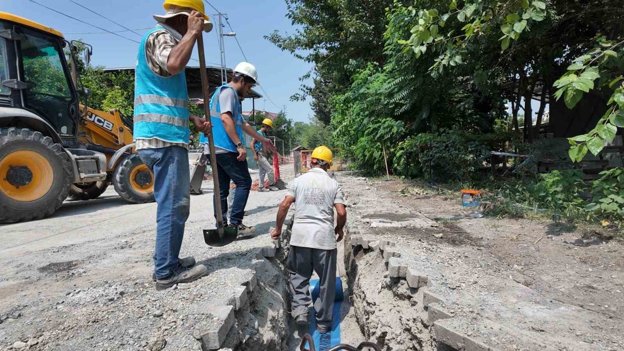 DÖRTYOL’DA DEVAM EDEN İÇME SUYU ŞEBEKE ÇALIŞMALARINDAN GÖRÜNTÜ.