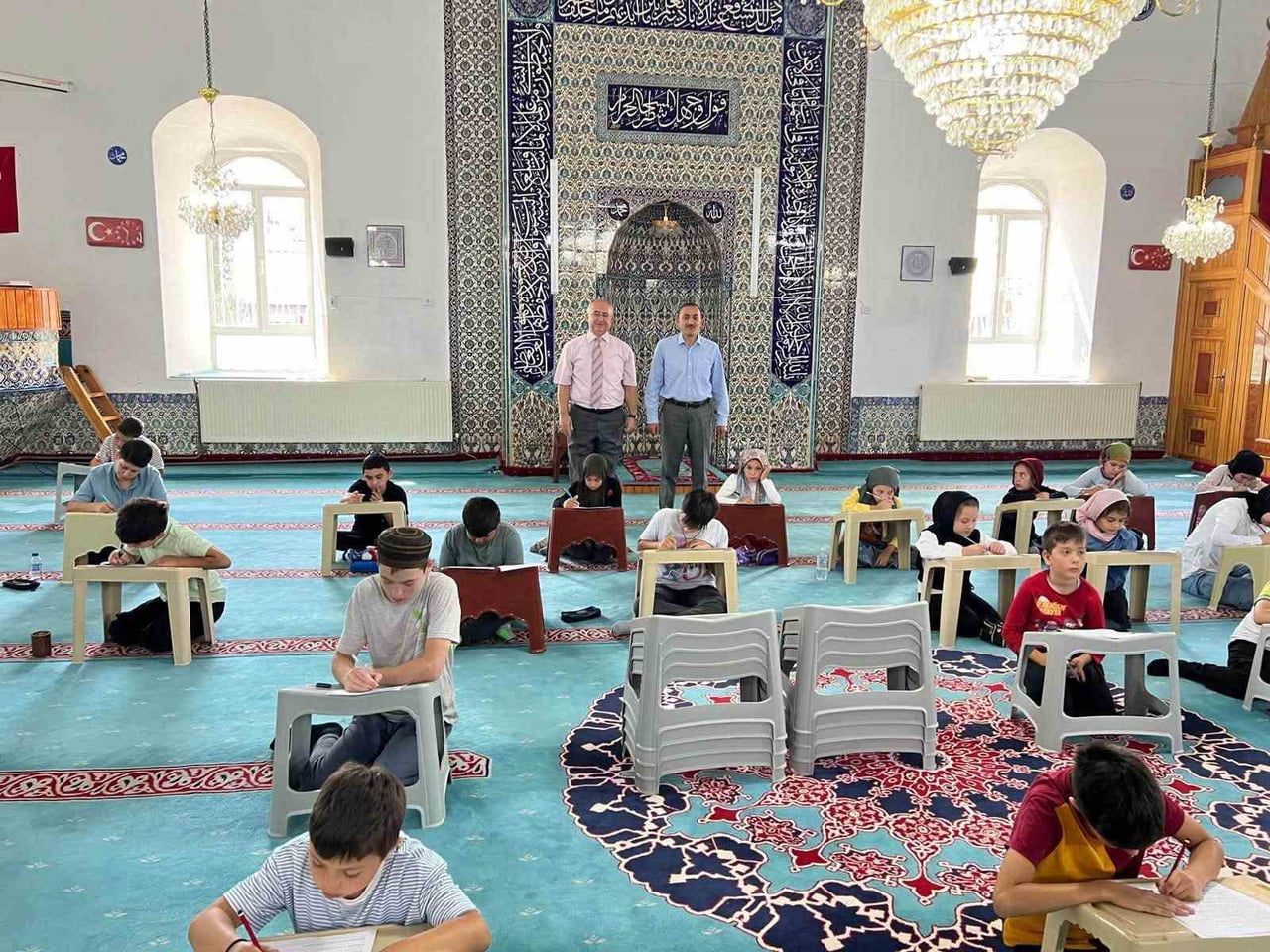 DUMLUPINAR’DA YAZ KUR’AN KURSU ÖĞRENCİLERİNE BİLGİ BİRİKİM SINAVI