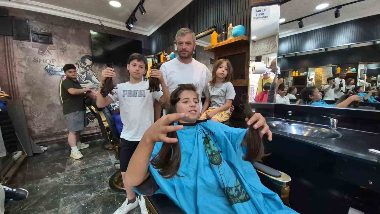 DÜZCE'DE 2 KARDEŞ, 3 YILDIR ÖZENLE BAKARAK UZATTIKLARI SAÇLARINI LÖSEMİLİ ÇOCUKLARA MORAL OLMASI...
