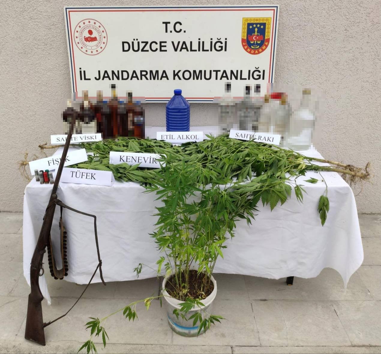 DÜZCE'DE NARKOTİK SUÇLARLA MÜCADELE EKİPLERİNİN YAPTIĞI OPERASYONLARDA YAKALANAN 2 ŞAHIS...