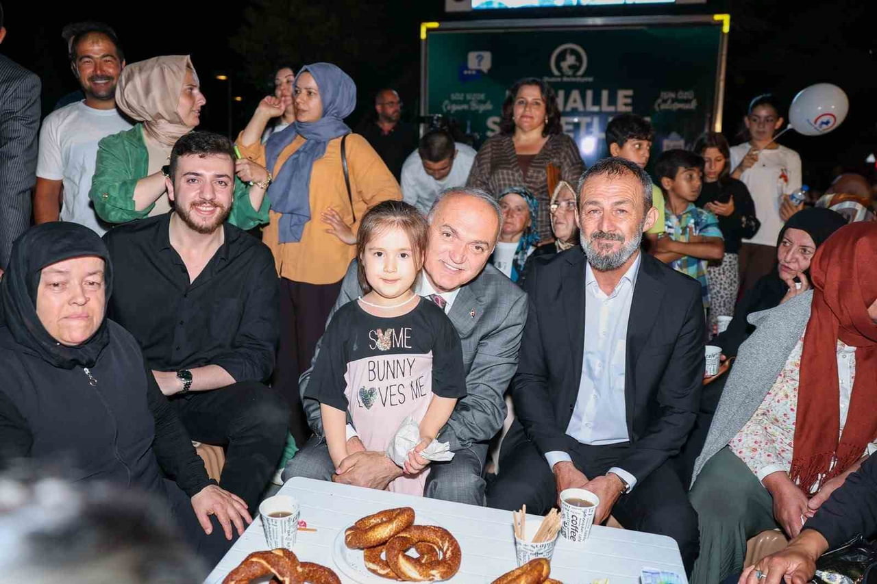 DÜZCE BELEDİYE BAŞKANI DR. FARUK ÖZLÜ, MAHALLE SOHBETLERİ KAPSAMINDA AZMİMİLLİ MAHALLESİ...