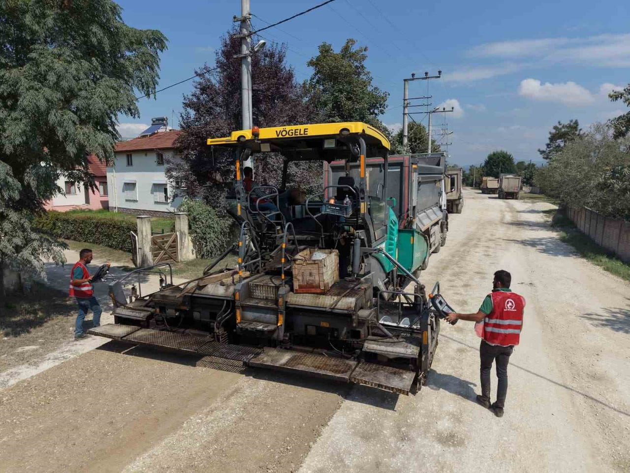 DÜZCE BELEDİYESİ ASFALT YATIRIMLARININ 2026 YILI PROGRAMI BUGÜN İŞ MAKİNELERİNİN SAHAYA İNMESİ İLE...