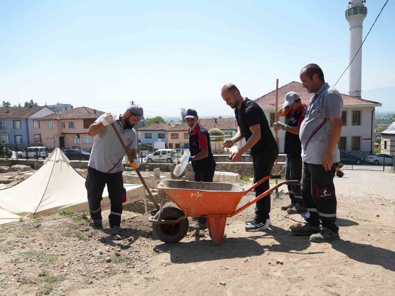 DÜZCE BELEDİYESİ’NİN PERSONEL VE LOJİSTİK DESTEĞİ İLE TAMAMLANMASI İÇİN GÜN SAYAN KONURALP ANTİK...