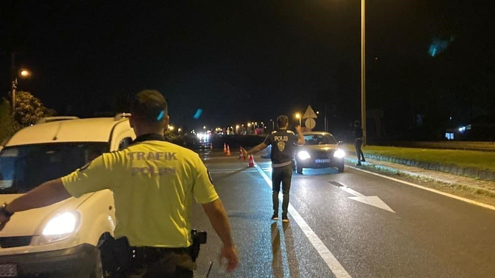 DÜZCE’DE POLİS VE JANDARMAYA BAĞLI TRAFİK ŞUBESİ EKİPLERİNCE 1 HAFTALIK DENETİMLER SONRASINDA 951...