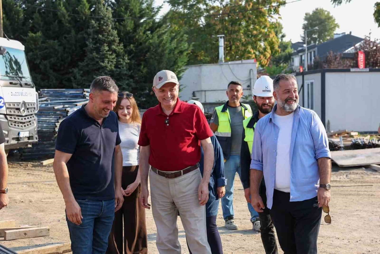 DÜZCE’DE YAPIMI DEVAM EDEN PROJELERDE ÇALIŞMALAR BÜTÜN HIZIYLA DEVAM EDERKEN BELEDİYE BAŞKANI...