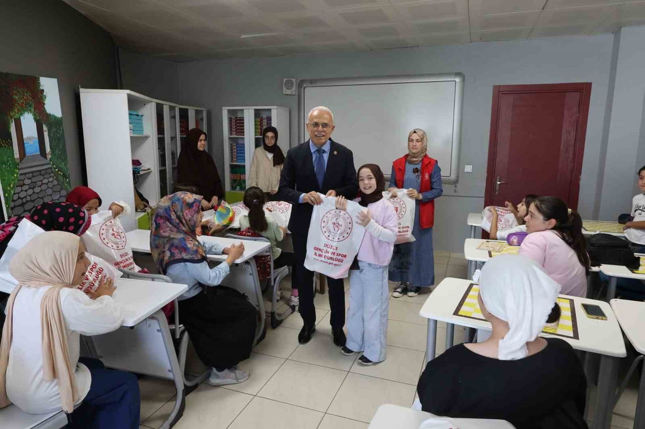 DÜZCE GENÇLİK VE SPOR İL MÜDÜRÜ ZEKERİYA ARSLANTÜRK, GSB GENÇLİK YAZ KULÜBÜ'NE KATILAN...