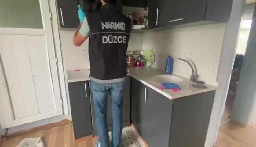 DÜZCE İL EMNİYET MÜDÜRLÜĞÜ VE İL JANDARMA KOMUTANLIĞI’NIN 1 HAFTALIK ÇALIŞMASI SONRASI NARKOTİK...