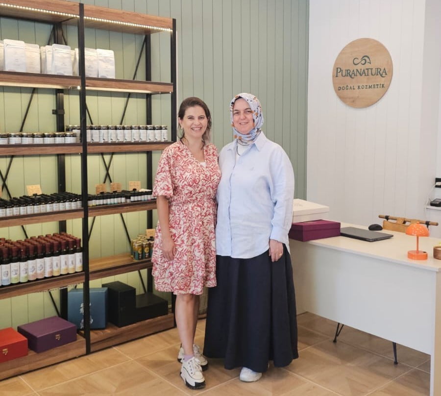 DÜZCE İL TARIM VE ORMAN MÜDÜRÜ ESRA UZUN, TIBBİ VE AROMATİK BİTKİLER ALANINDA FAALİYET GÖSTEREN...
