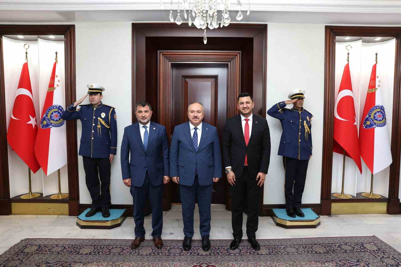 DÜZCE MİLLETVEKİLİ ERCAN ÖZTÜRK, 2015-2016 YILLARI ARASINDA DÜZCE VALİLİĞİ GÖREVİNİ YÜRÜTEN...