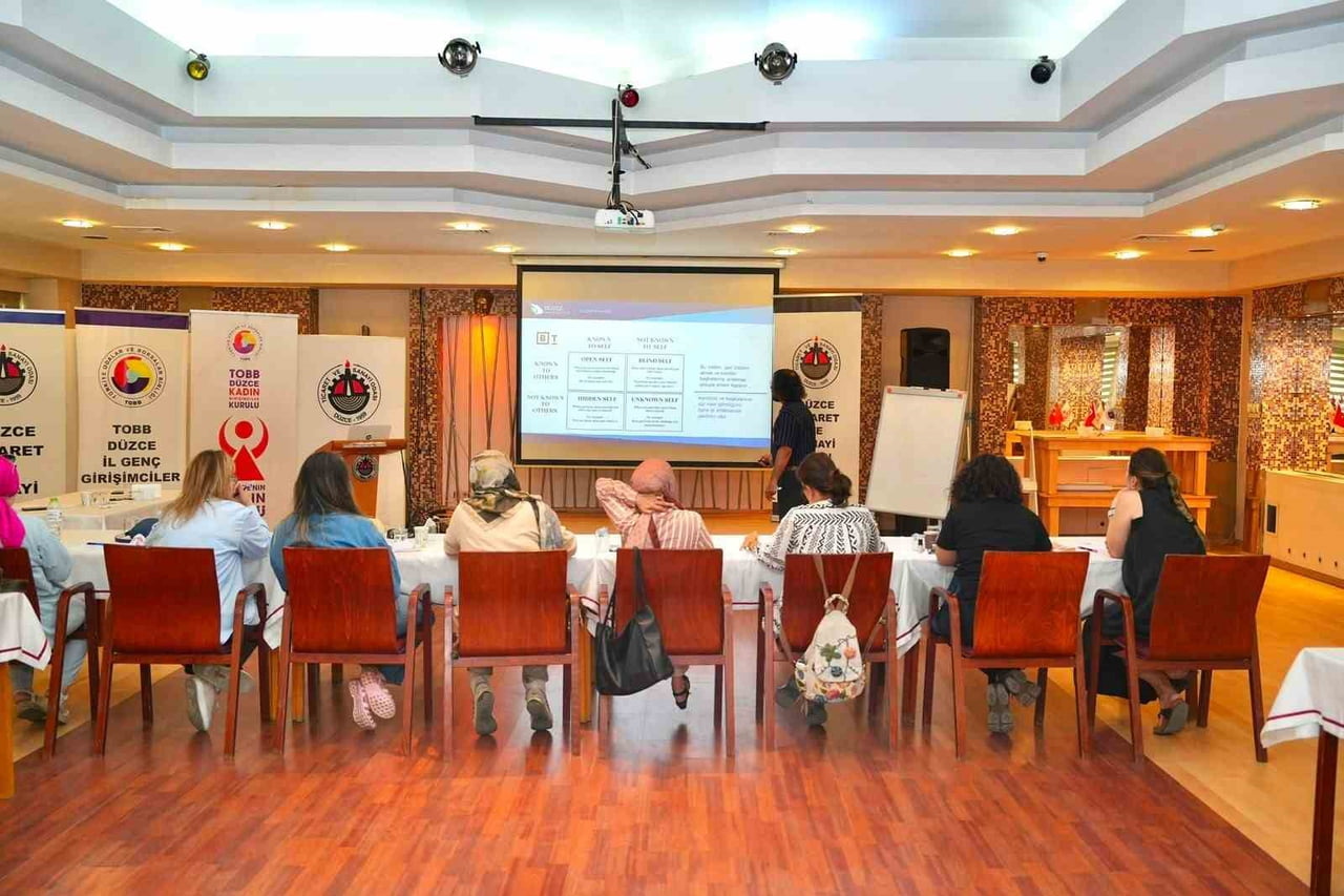 DÜZCE TSO’DA KADIN GİRİŞİMCİLERE STRATEJİK DÜŞÜNME KAPASİTESİNİN ARTIRILMASI EĞİTİMLERİ DEVAM...