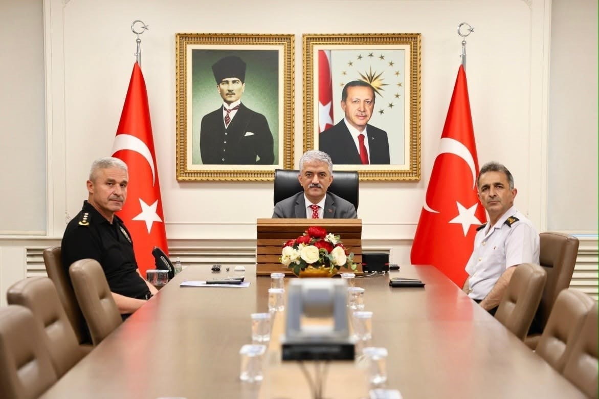 DÜZCE VALİSİ MEHMET MAKAS, İÇİŞLERİ BAKANLIĞI GÜVENLİK VE ACİL DURUMLAR KOORDİNASYON MERKEZİNDE...