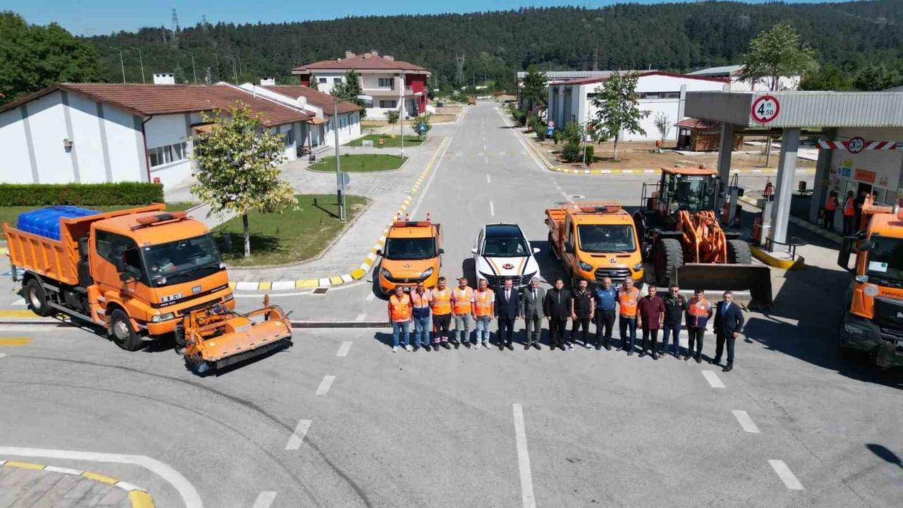 DÜZCE VALİSİ MEHMET MAKAS, KARAYOLLARI 4. BÖLGE MÜDÜRLÜĞÜ KAYNAŞLI BAKIM VE İŞLETME ŞEFLİĞİ’NDE...