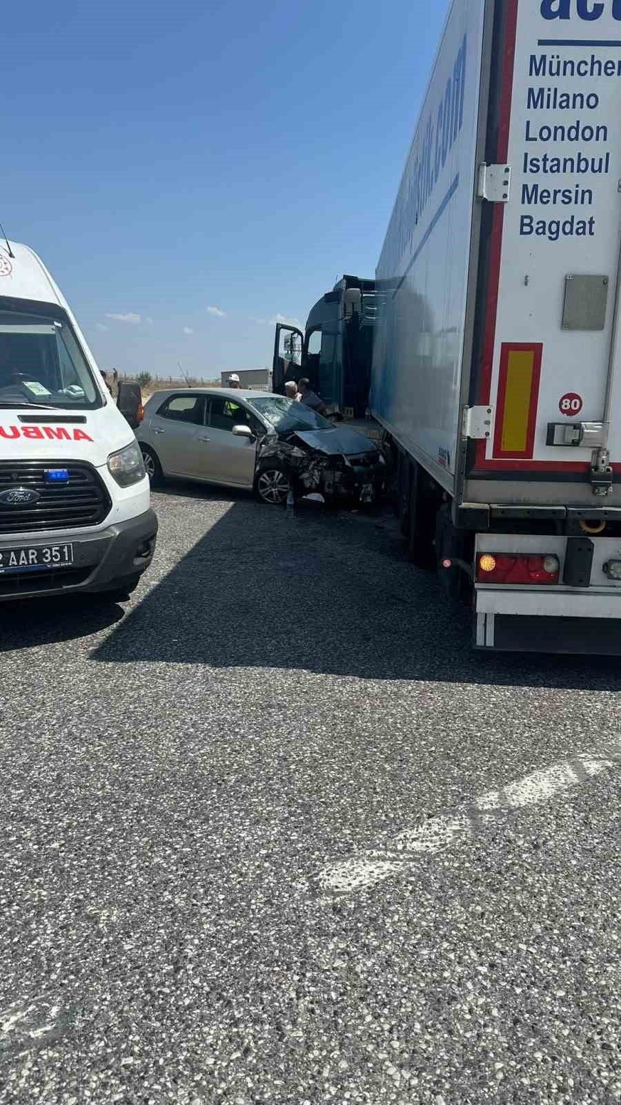 EDİRNE'DE KAPIKULE SINIR KAPISI GÜZERGÂHINDA OTOMOBİL İLE TIRIN KARIŞTIĞI TRAFİK KAZASINDA 1 KİŞİ...