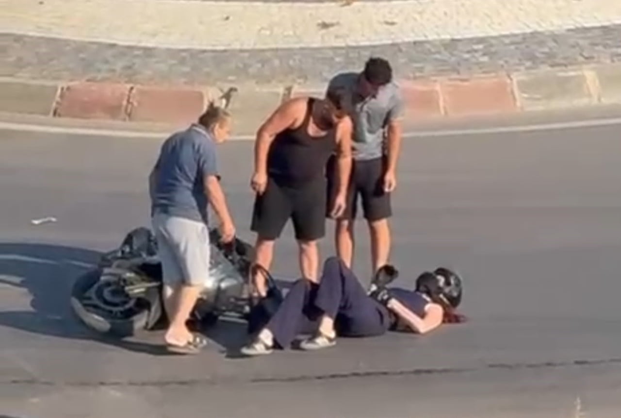 EDİRNE'DE TIR İLE ÇARPIŞAN MOTOSİKLET SÜRÜCÜSÜ YARALANDI.