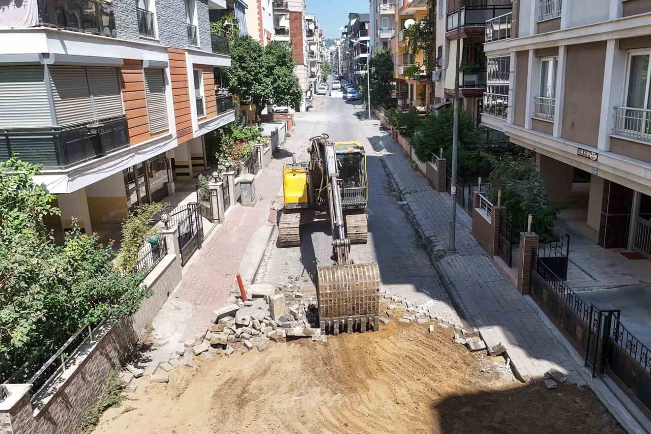 EFELER BELEDİYESİ EKİPLERİ, GÜZELHİSAR MAHALLESİ 46 SOKAK’TA ZAMANLA YIPRANAN YOLLARIN YENİLENMESİ...