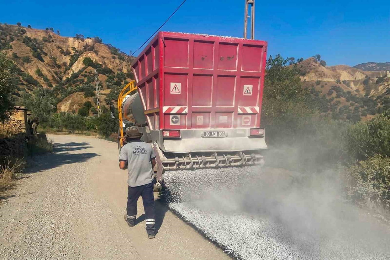 EFELER BELEDİYESİ, KENT GENELİNDE SÜRDÜRDÜĞÜ YOL YENİLEME ÇALIŞMALARINA ARALIKSIZ DEVAM EDİYOR....