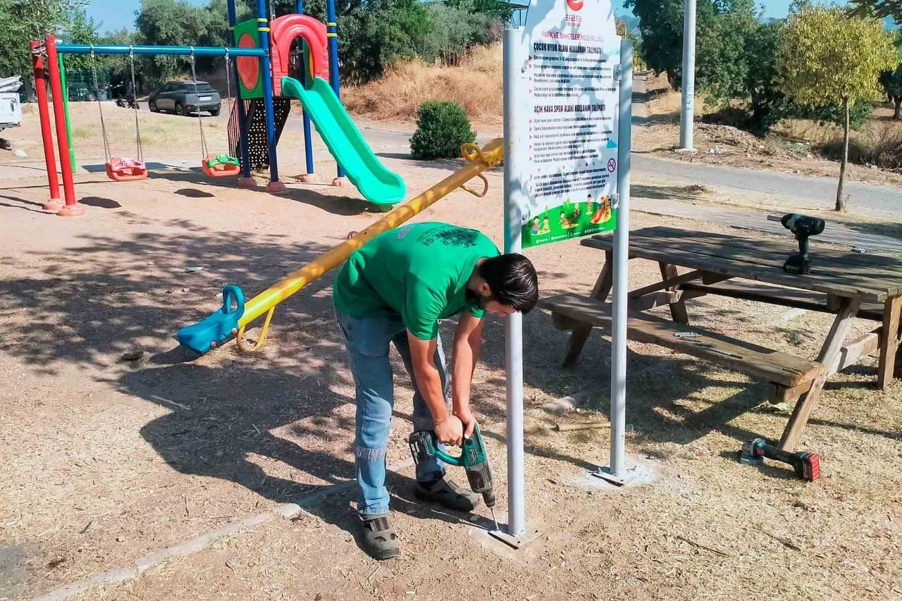 EFELER BELEDİYESİ, KENT GENELİNDEKİ ÇOCUK PARKLARINDA BAKIM, ONARIM VE YENİLEME ÇALIŞMALARINI...