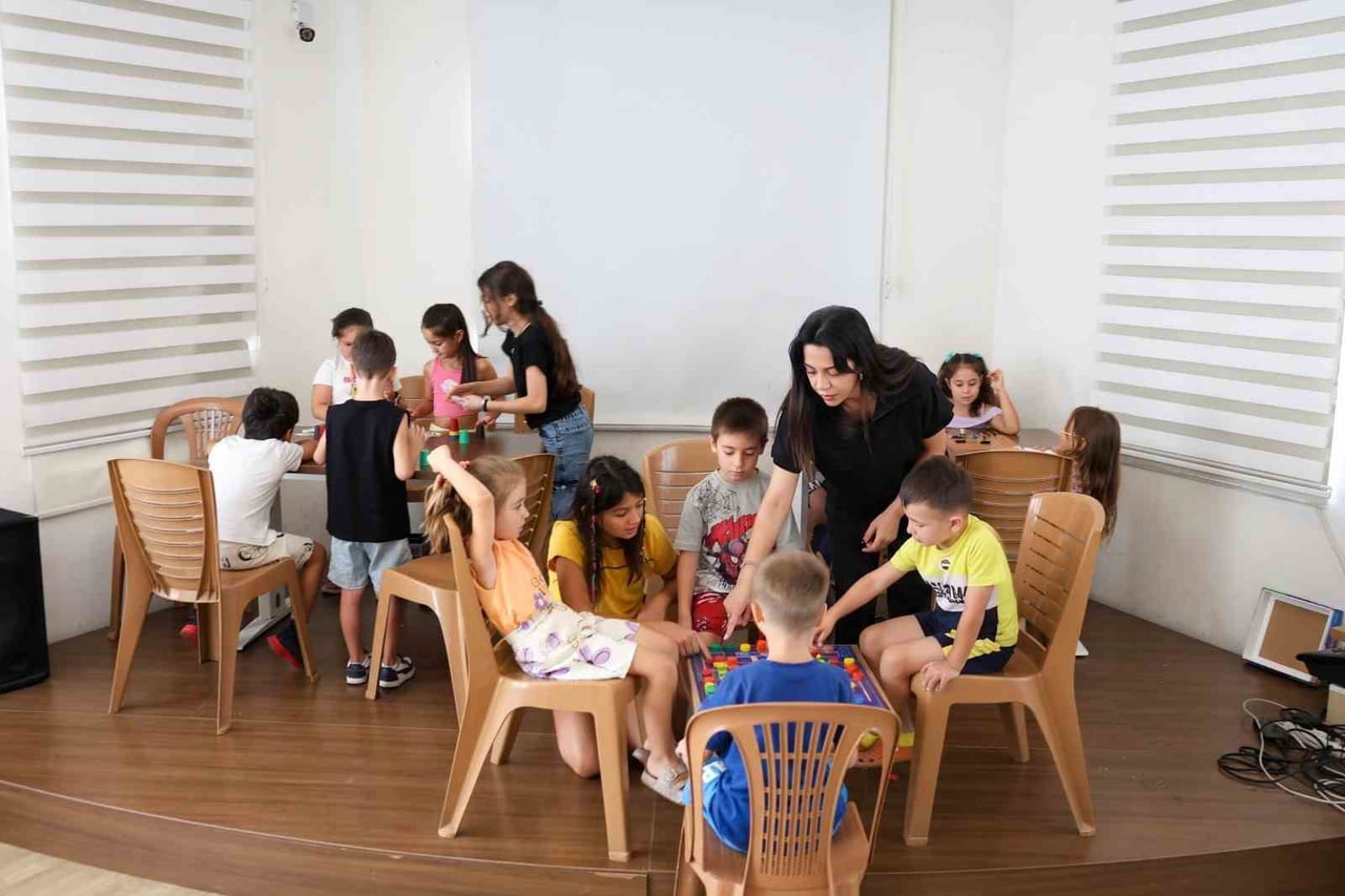 EFELER BELEDİYESİ’NİN YAZ KURSLARI KAPSAMINDA DÜZENLEDİĞİ AKIL OYUNLARI KURSU, ÇOCUKLARIN HEM...