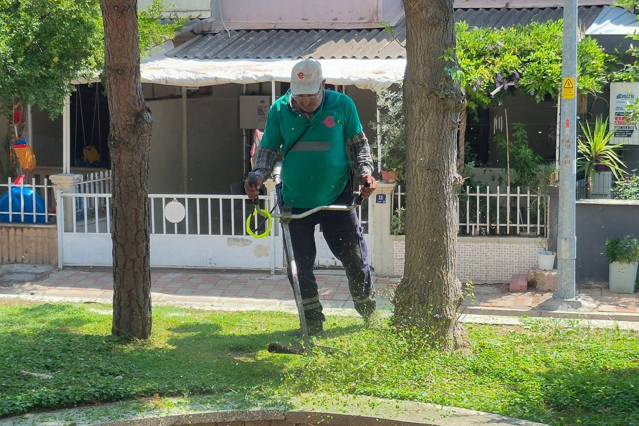 EFELER BELEDİYESİ PARK VE BAHÇELER MÜDÜRLÜĞÜ EKİPLERİ, VATANDAŞLARIN DAHA TEMİZ, DÜZENLİ VE...
