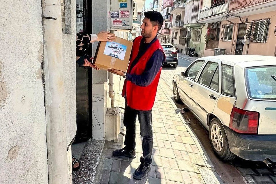 EFELER’DE İHTİYAÇ SAHİBİ AİLELERE GIDA DESTEĞİ