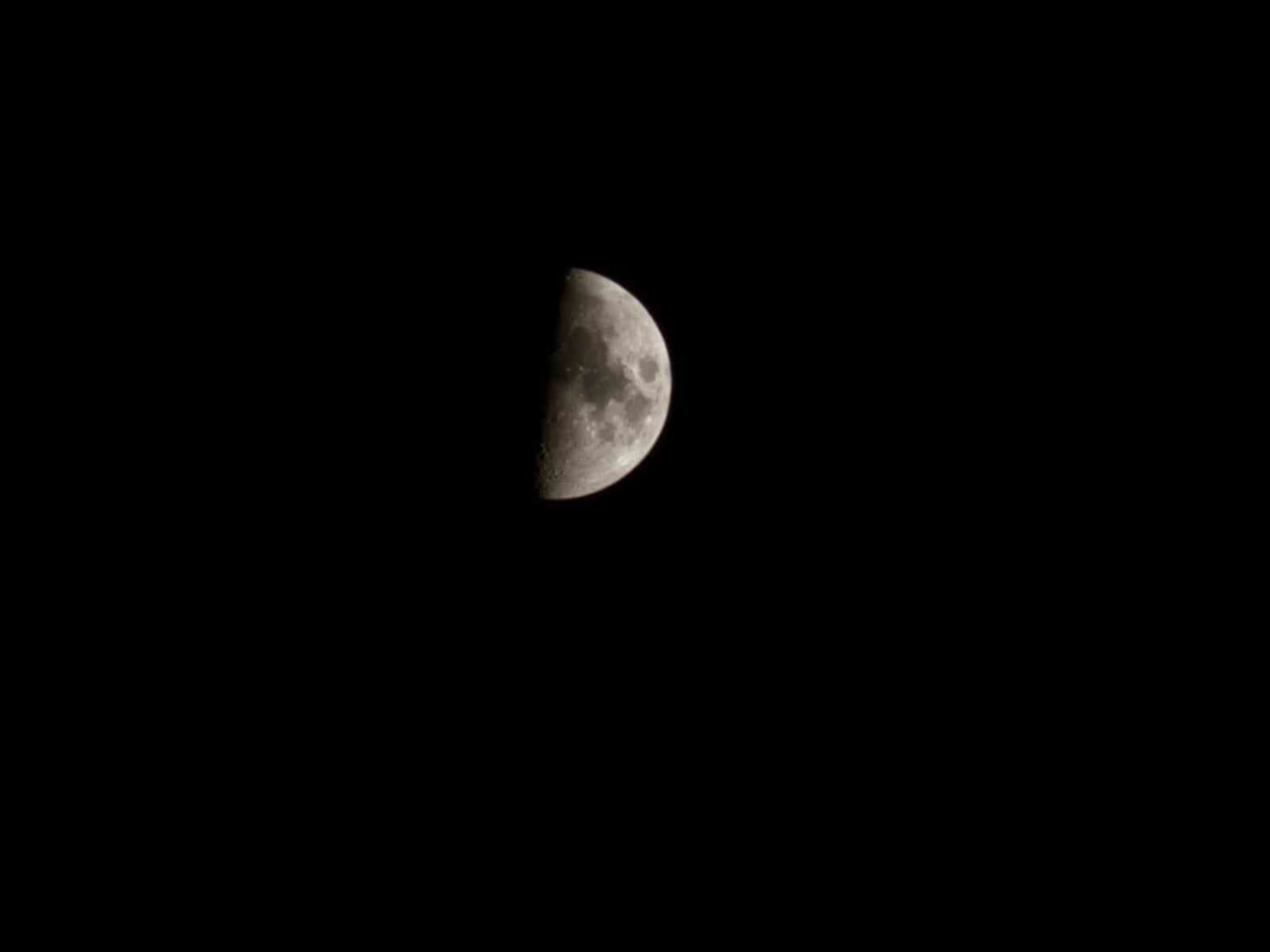 ELAZIĞ'DA YARIM AY GÖRSEL ŞÖLEN SUNDU