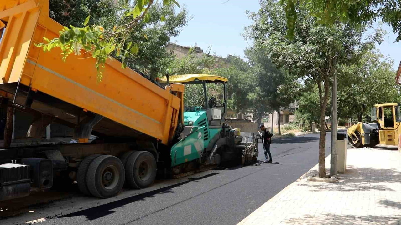 ELAZIĞ BELEDİYESİ, KENT GENELİNDE YÜRÜTTÜĞÜ ALTYAPI HAMLESİNİN ARDINDAN BAŞLATTIĞI ÜSTYAPI...