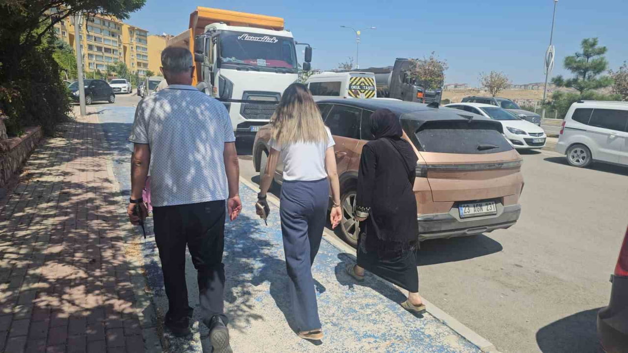 ELAZIĞ BELEDİYESİ ZABITA MÜDÜRLÜĞÜ EKİPLERİ TARAFINDAN  CUMA NAMAZI ÇIKIŞINDA DİLENCİLERE YÖNELİK...