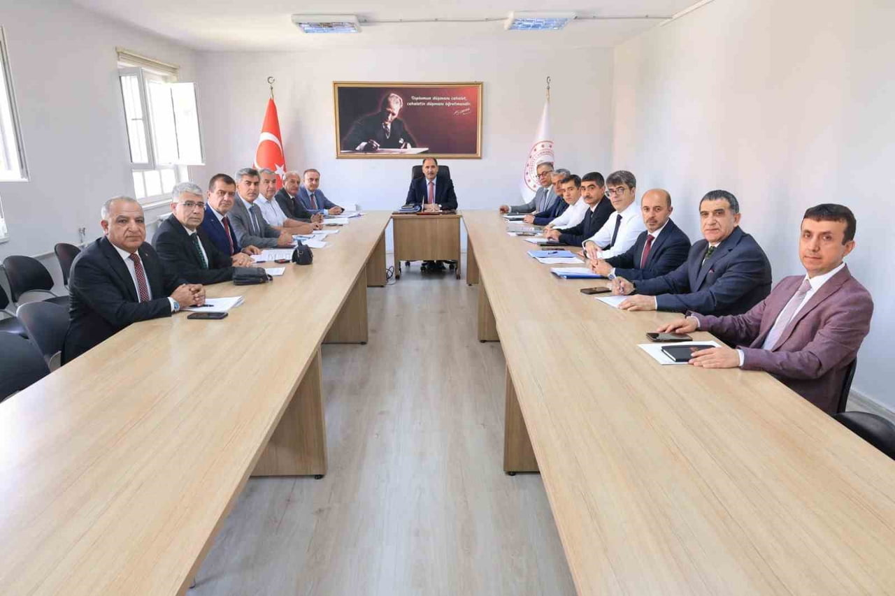 ELAZIĞ’DA  DÜZENLENEN TOPLANTIDA 2025-2026 EĞİTİM ÖĞRETİM YILININ GENEL DEĞERLENDİRMESİ YAPILIRKEN...