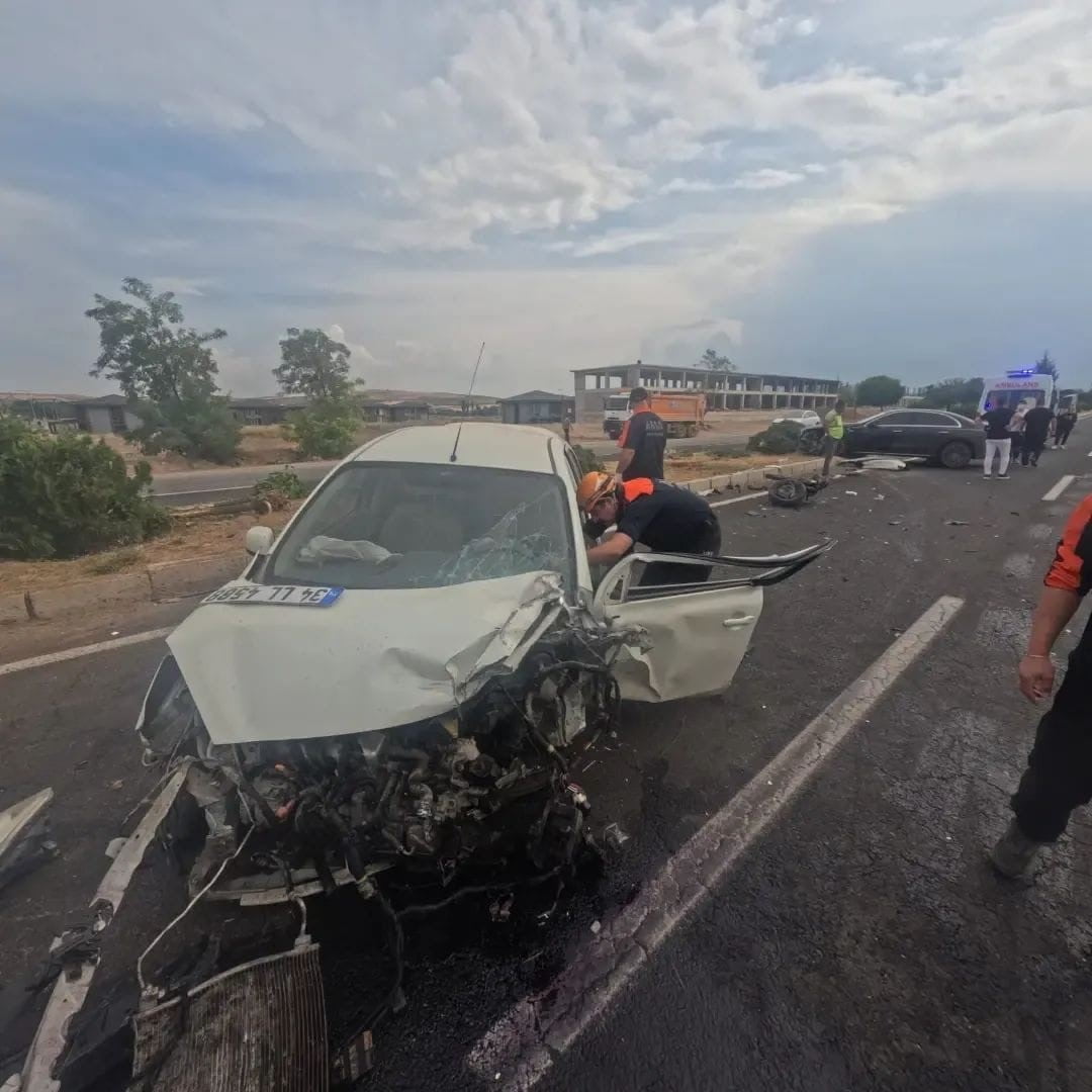 ELAZIĞ’DA İKİ OTOMOBİLİN ÇARPIŞMASI SONUCU MEYDANA GELEN TRAFİK KAZASINDA, 2 KİŞİ...