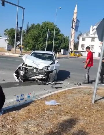 ELAZIĞ’DA OTOMOBİL İLE TRANSİTİN ÇARPIŞMASI SONUCU MEYDANA GELEN KAZADA, 2 KİŞİ...